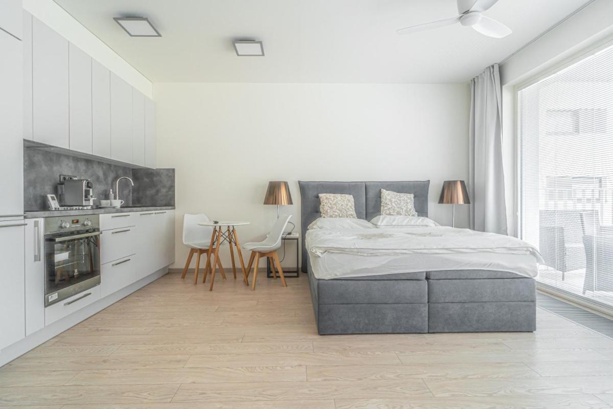 Apartment Karel With Garage Parking Прага Екстер'єр фото