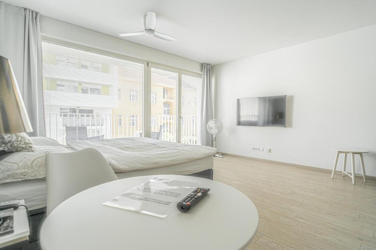 Apartment Karel With Garage Parking Прага Екстер'єр фото